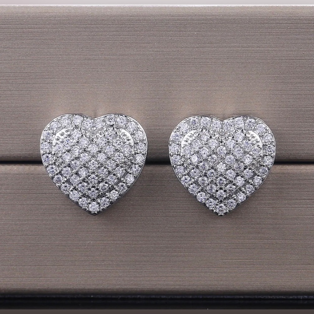 #416 | Crystal Rhinestone Stud Earrings, Heart Shape 🤍